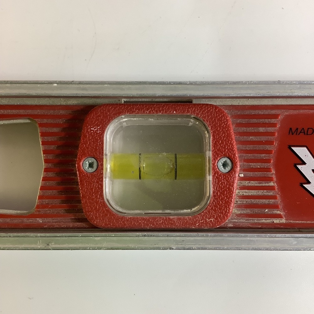 Empire Red Magnetic 24" Magnetic Aluminum Level 39858 - Picture 5 of 11